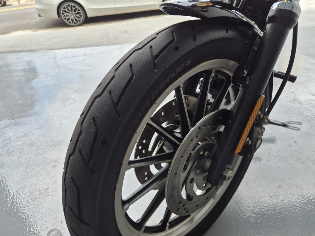Harley-Davidson XL 883 Preto