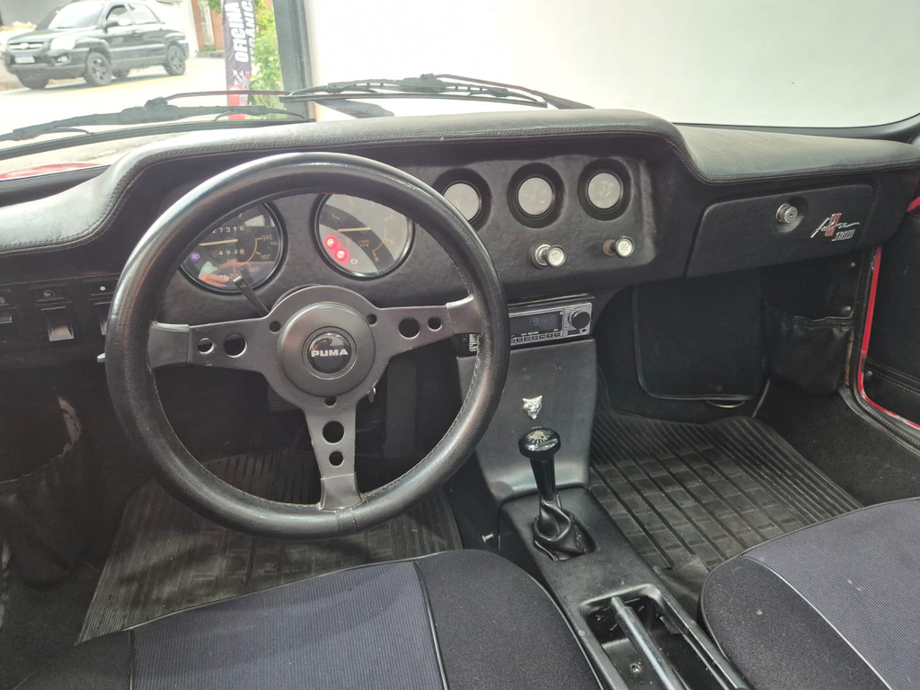 Volkswagen PUMA Vermelho