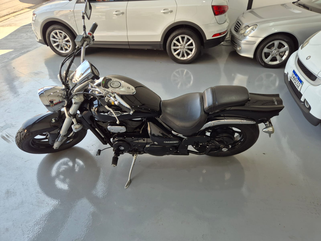 Suzuki BOULEVARD Preto