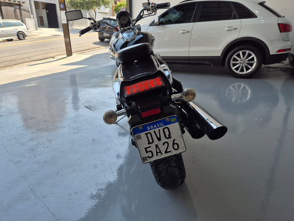 Suzuki BOULEVARD Preto