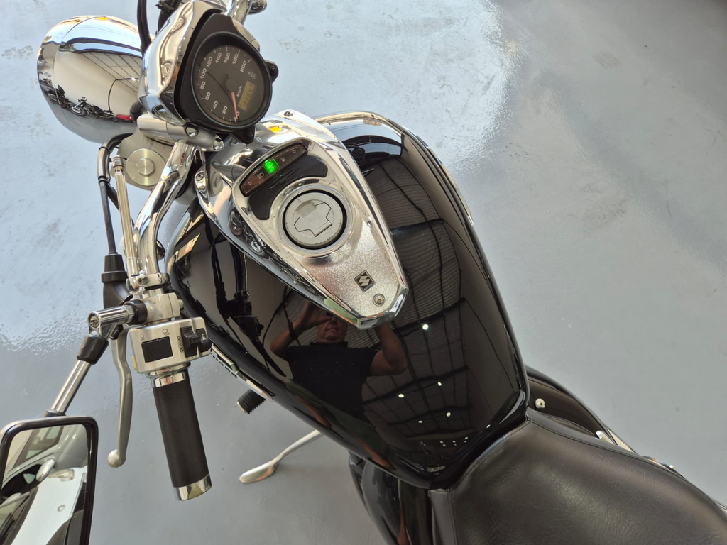 Suzuki BOULEVARD Preto