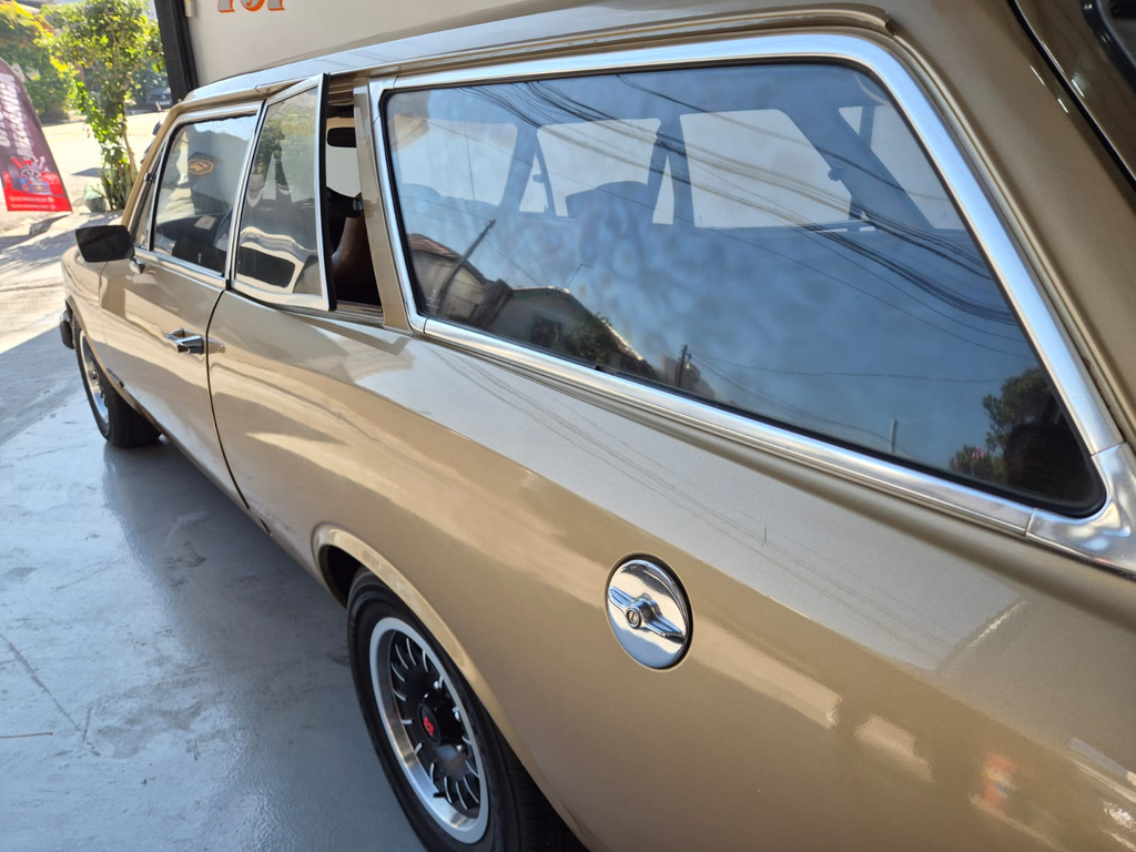 Chevrolet Caravan Amarelo