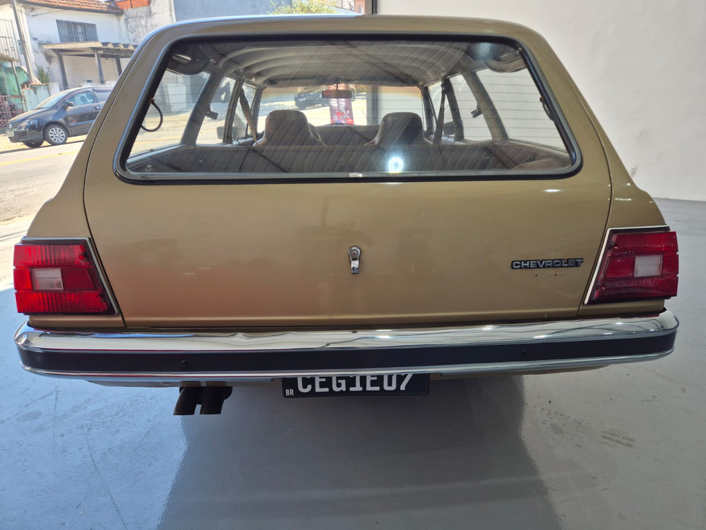 Chevrolet Caravan Amarelo