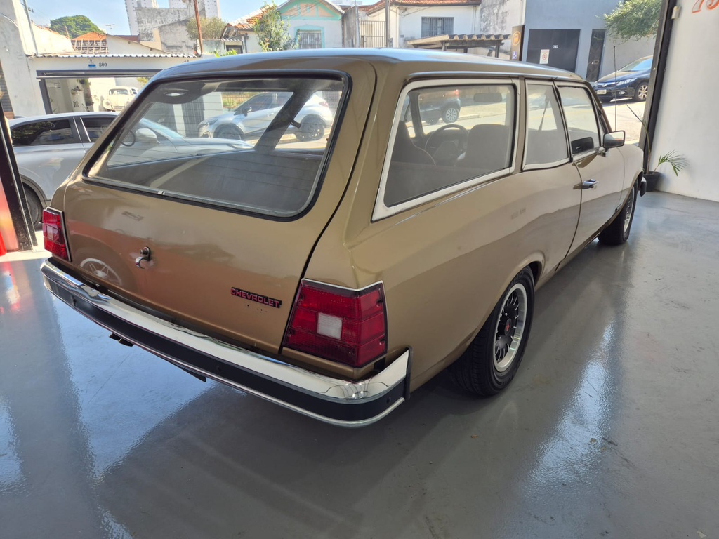 Chevrolet Caravan Amarelo