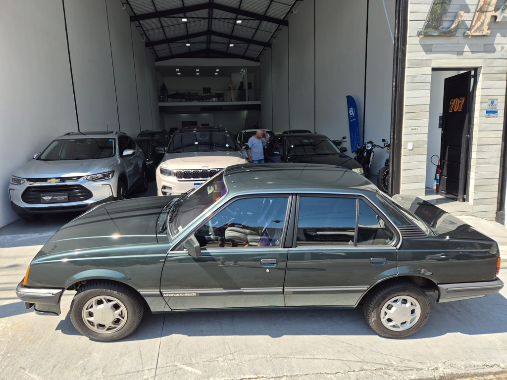 Chevrolet Monza Verde