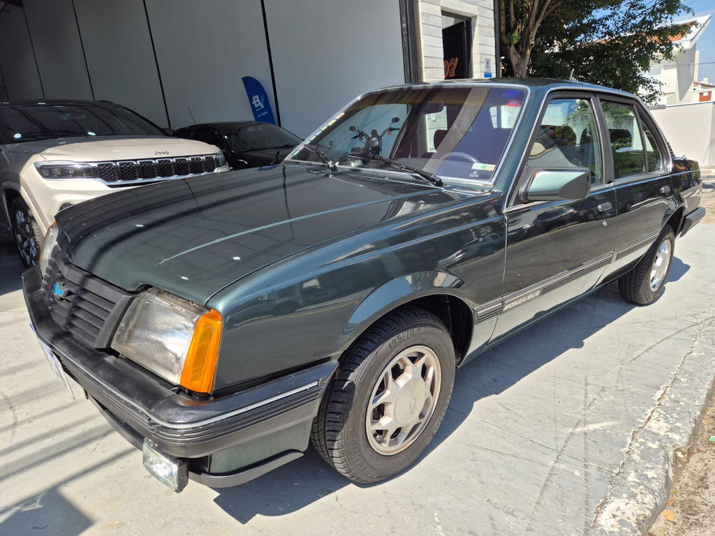 Chevrolet Monza Verde
