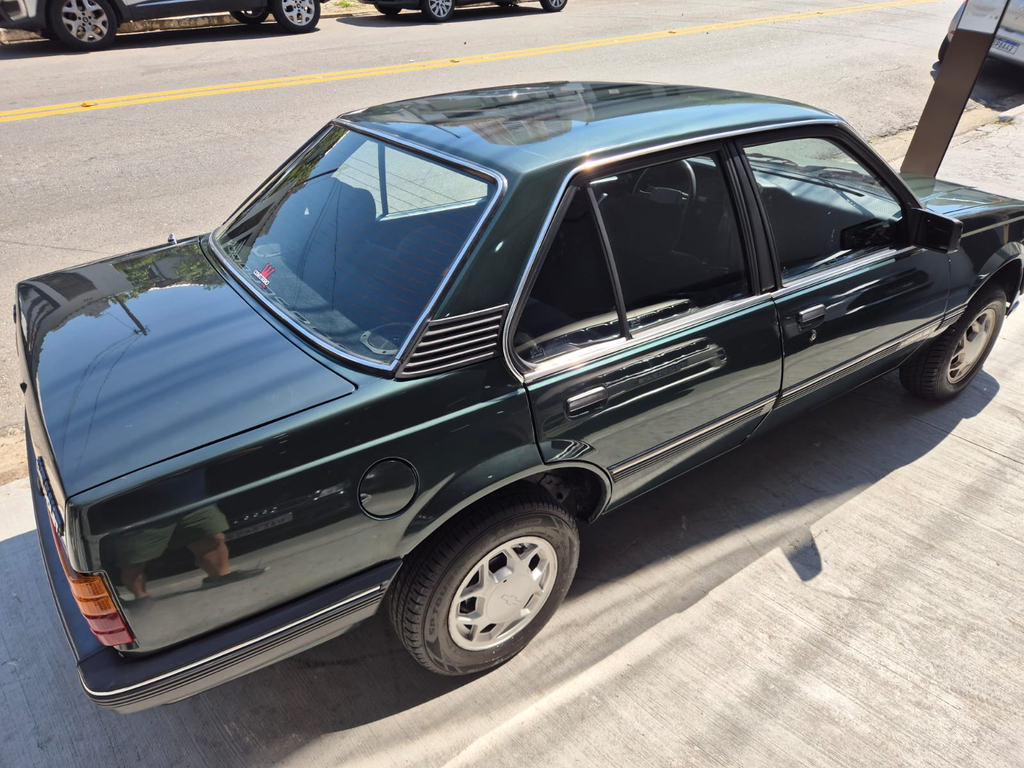 Chevrolet Monza Verde