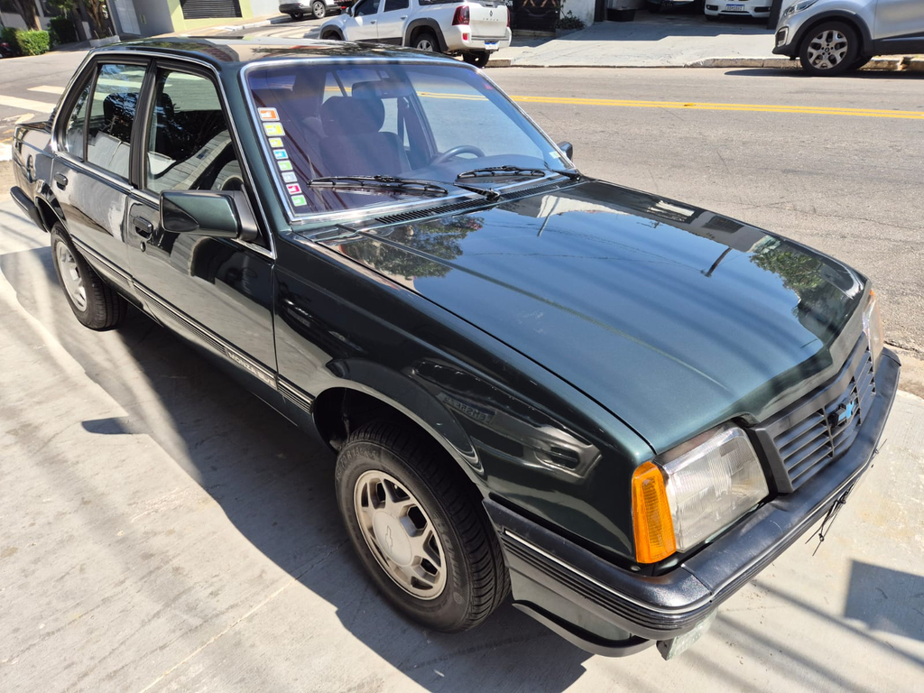 Chevrolet Monza Verde