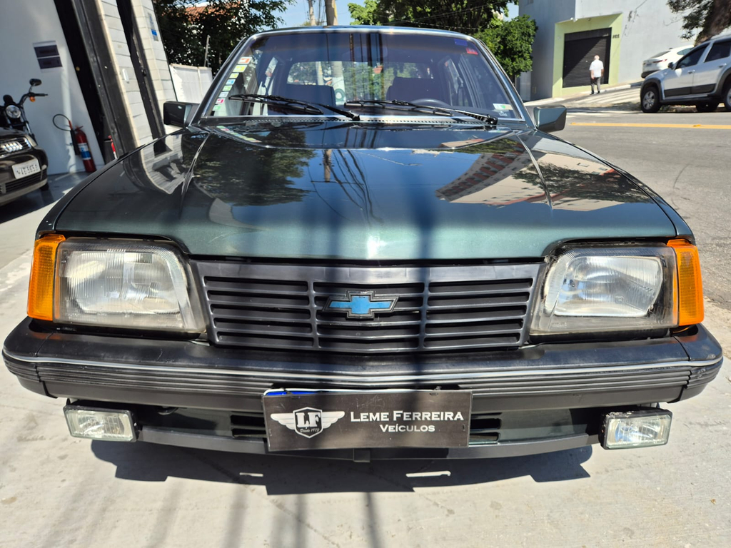 Chevrolet Monza Verde