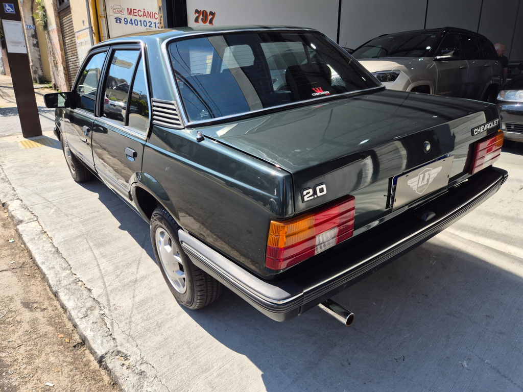 Chevrolet Monza Verde