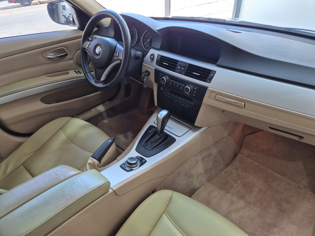 BMW 325iA Branco