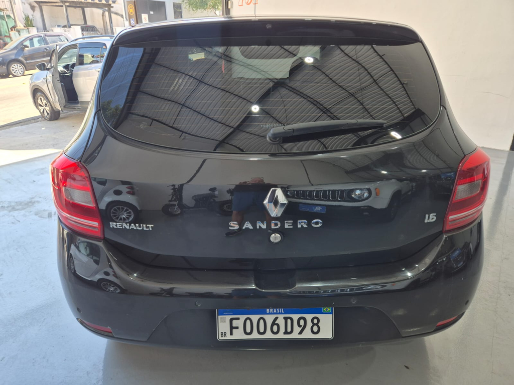 Renault Sandero Preto
