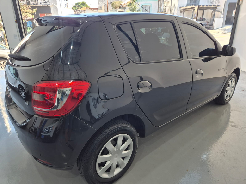 Renault Sandero Preto