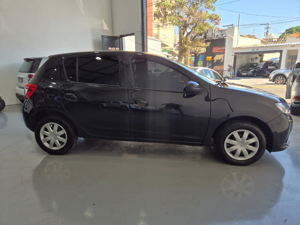 Renault Sandero Preto