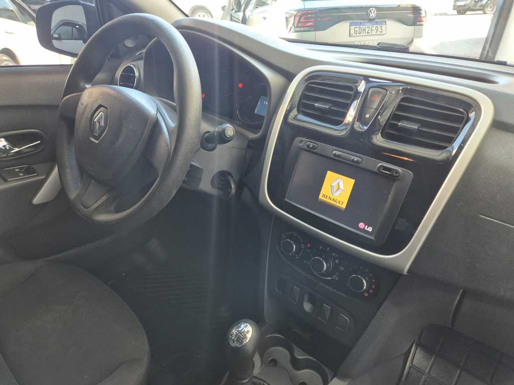 Renault Sandero Preto