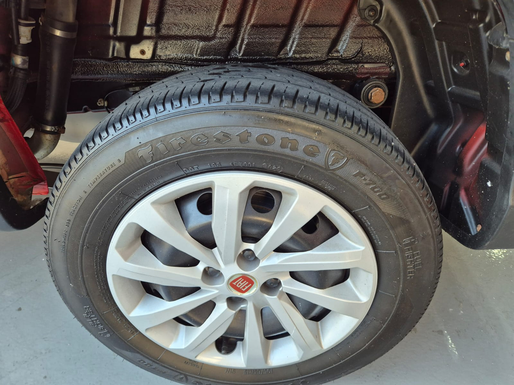 Fiat Strada Vermelho