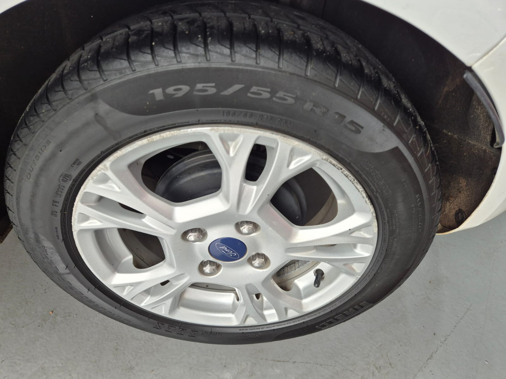 Ford New Fiesta Hatch Branco