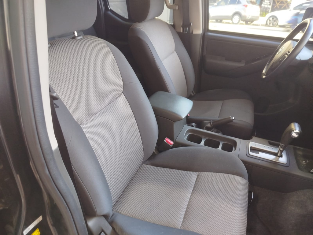 Nissan Frontier Preto