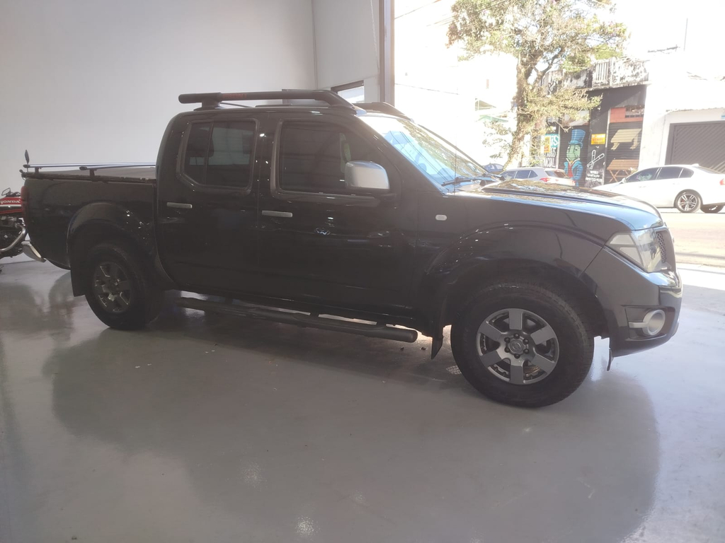 Nissan Frontier Preto