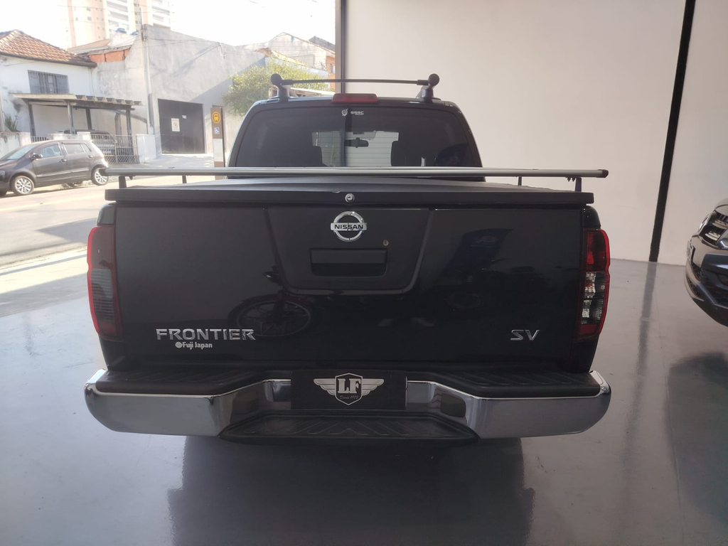 Nissan Frontier Preto