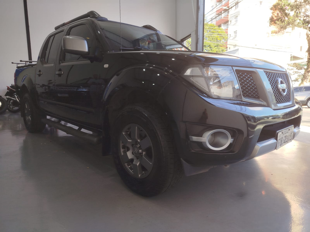 Nissan Frontier Preto