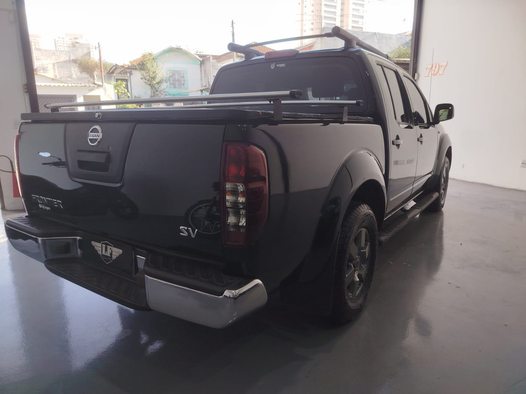 Nissan Frontier Preto
