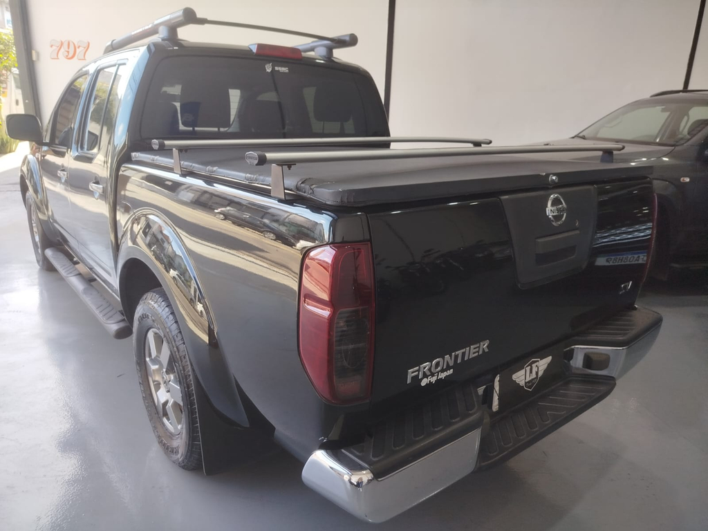 Nissan Frontier Preto