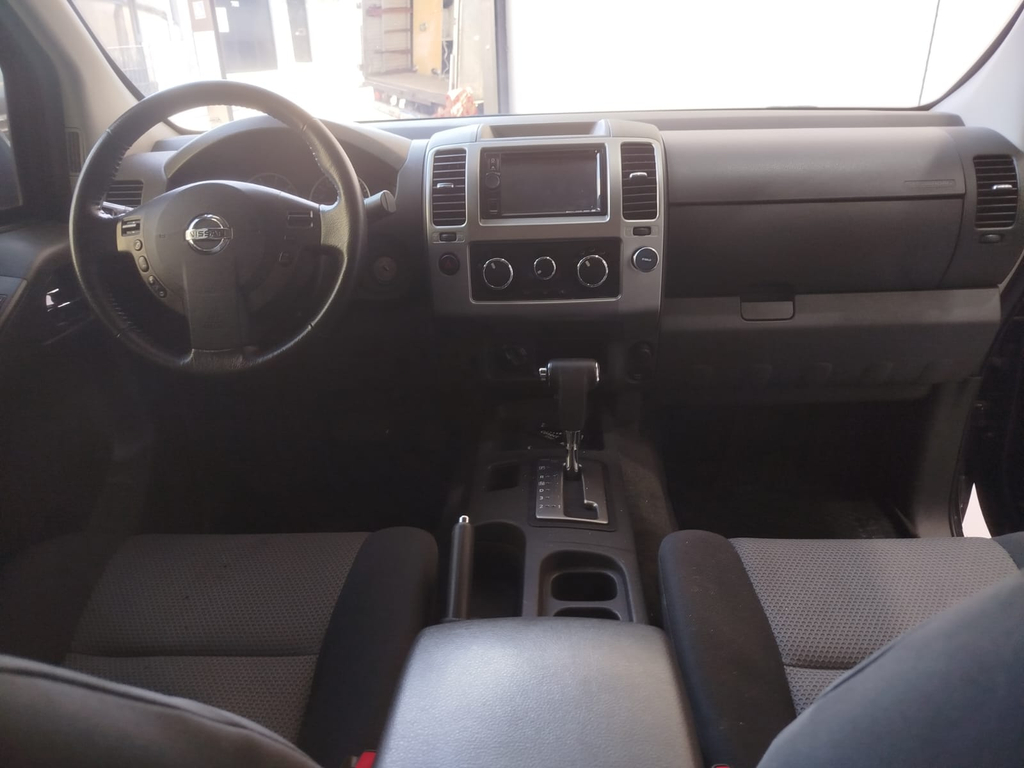 Nissan Frontier Preto