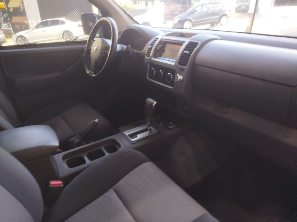 Nissan Frontier Preto