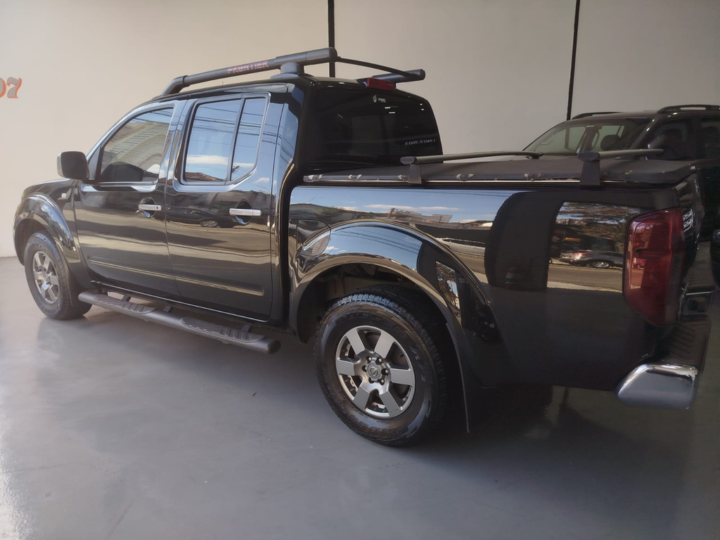 Nissan Frontier Preto
