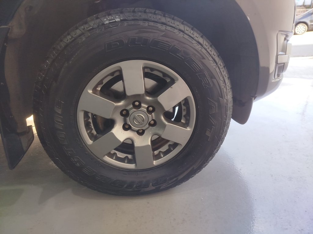 Nissan Frontier Preto