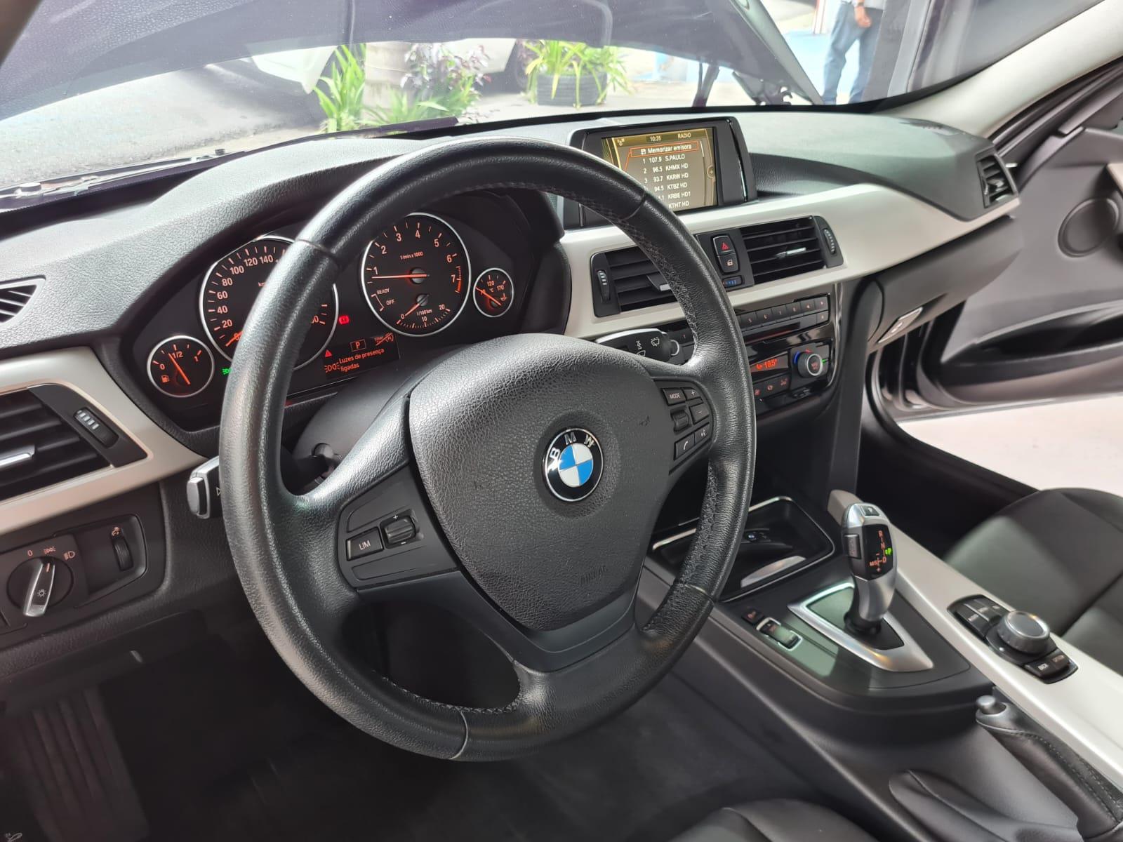 BMW 320i Preto