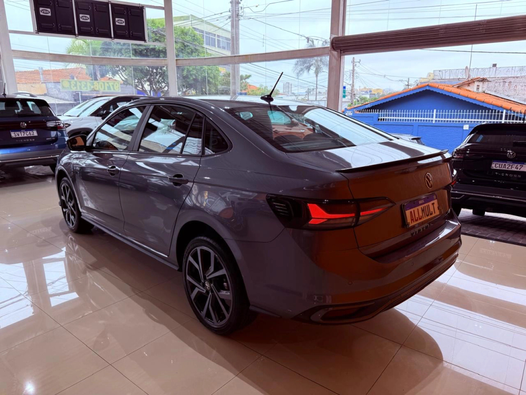 Volkswagen Virtus Cinza