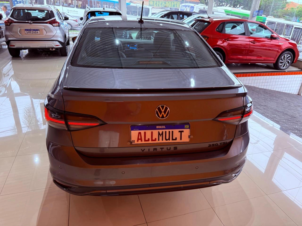 Volkswagen Virtus Cinza