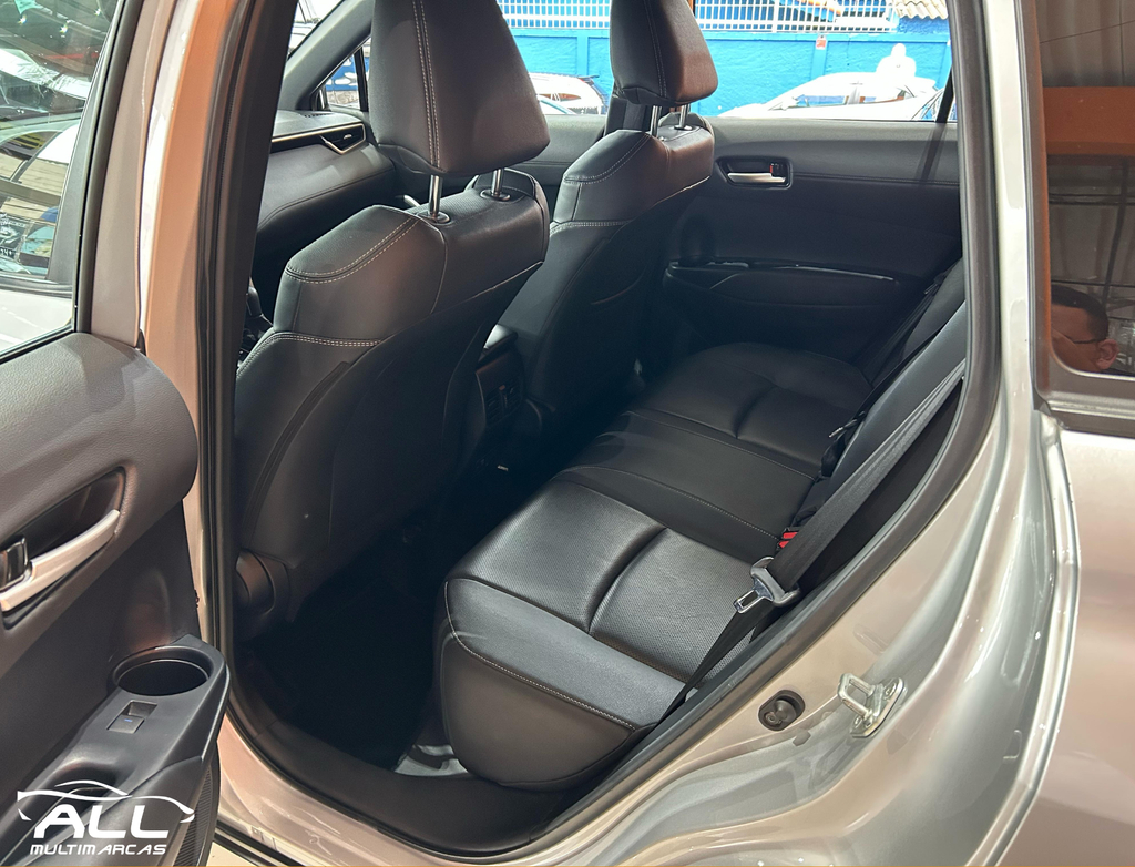 Toyota Corolla Cross Prata