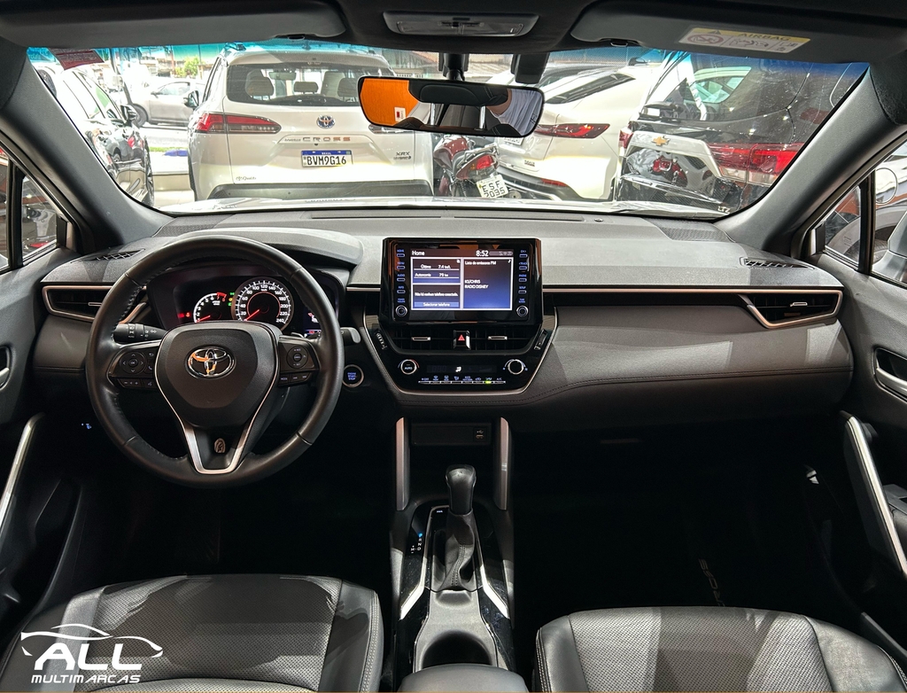 Toyota Corolla Cross Prata