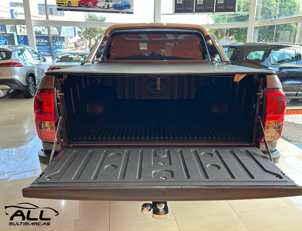 Toyota Hilux Cinza