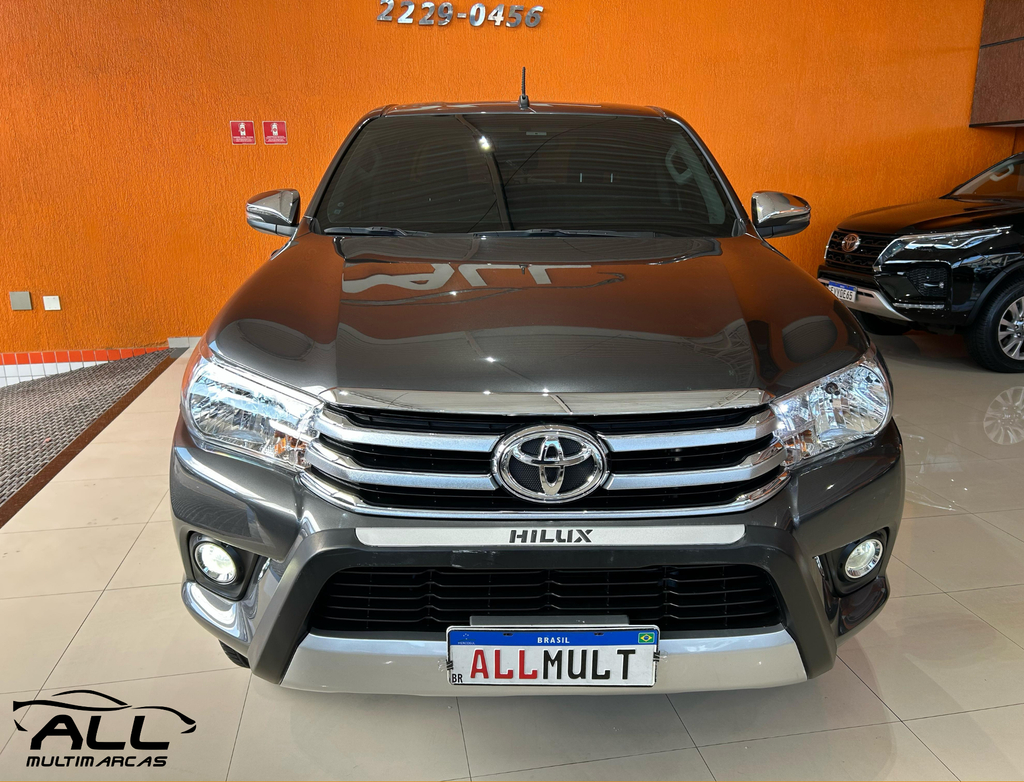 Toyota Hilux Cinza