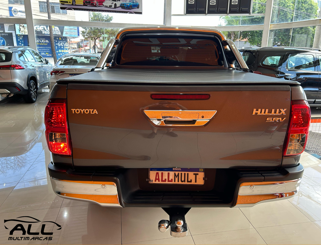 Toyota Hilux Cinza