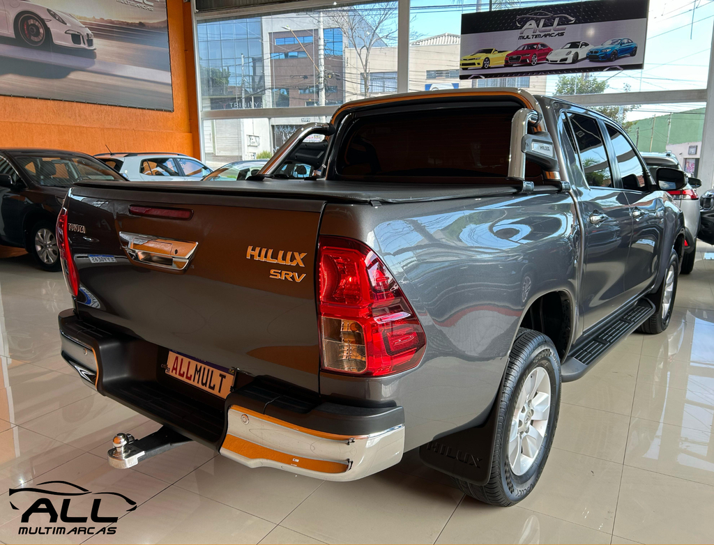 Toyota Hilux Cinza