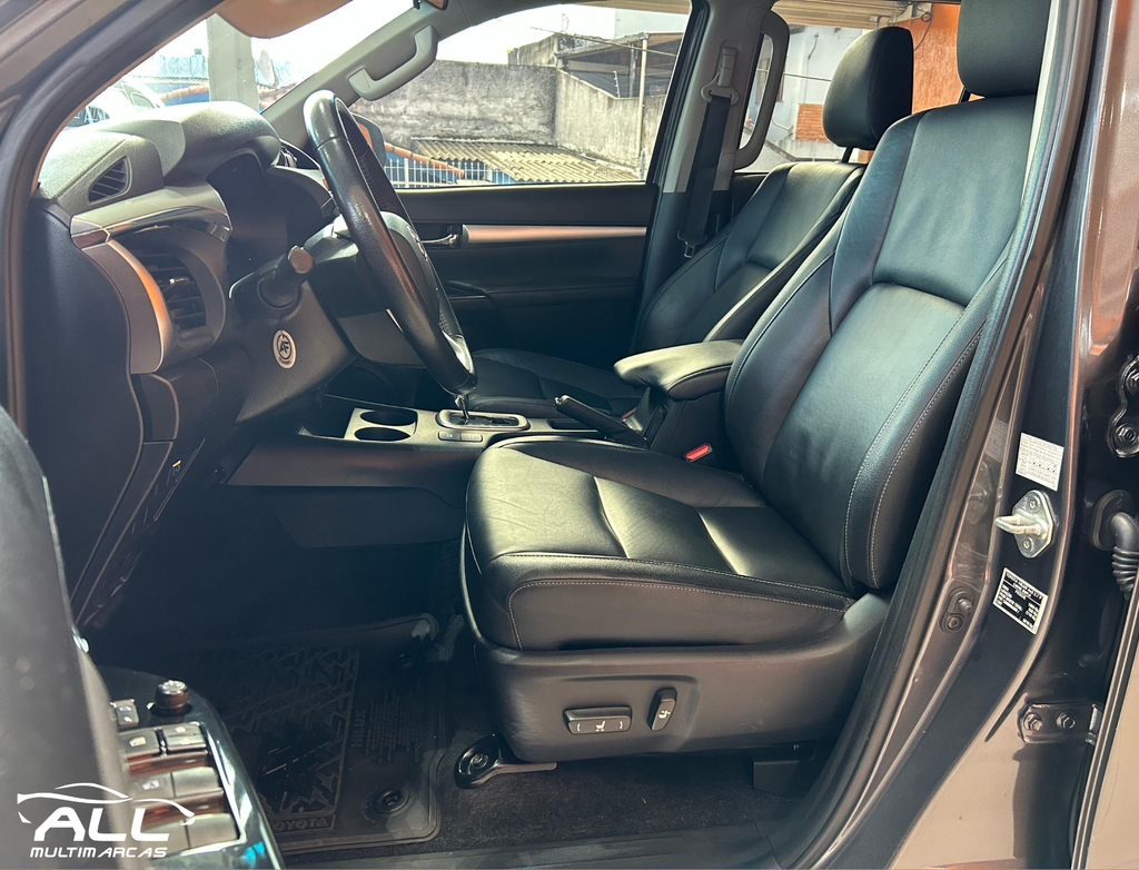Toyota Hilux Cinza