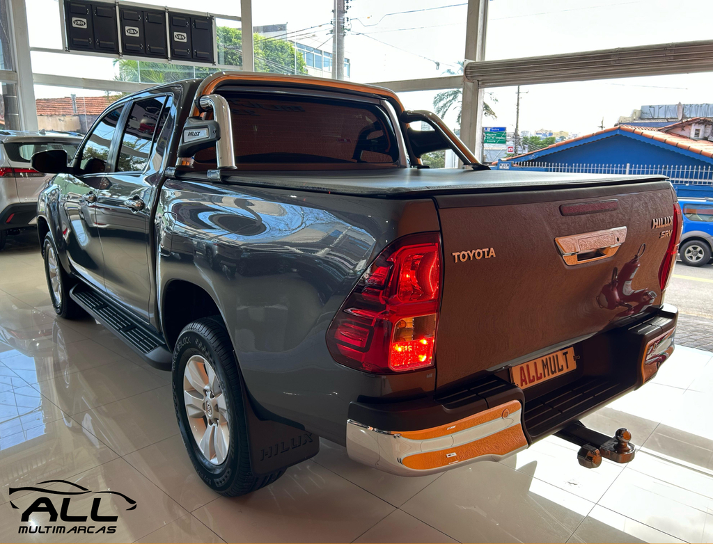 Toyota Hilux Cinza