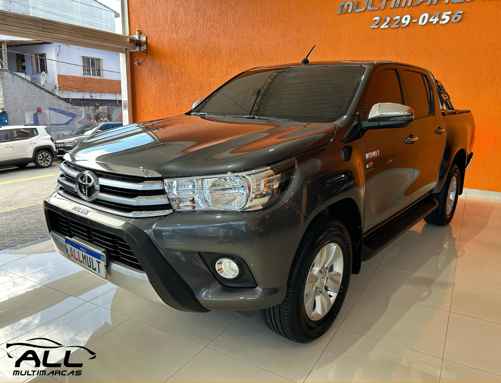 Toyota Hilux Cinza