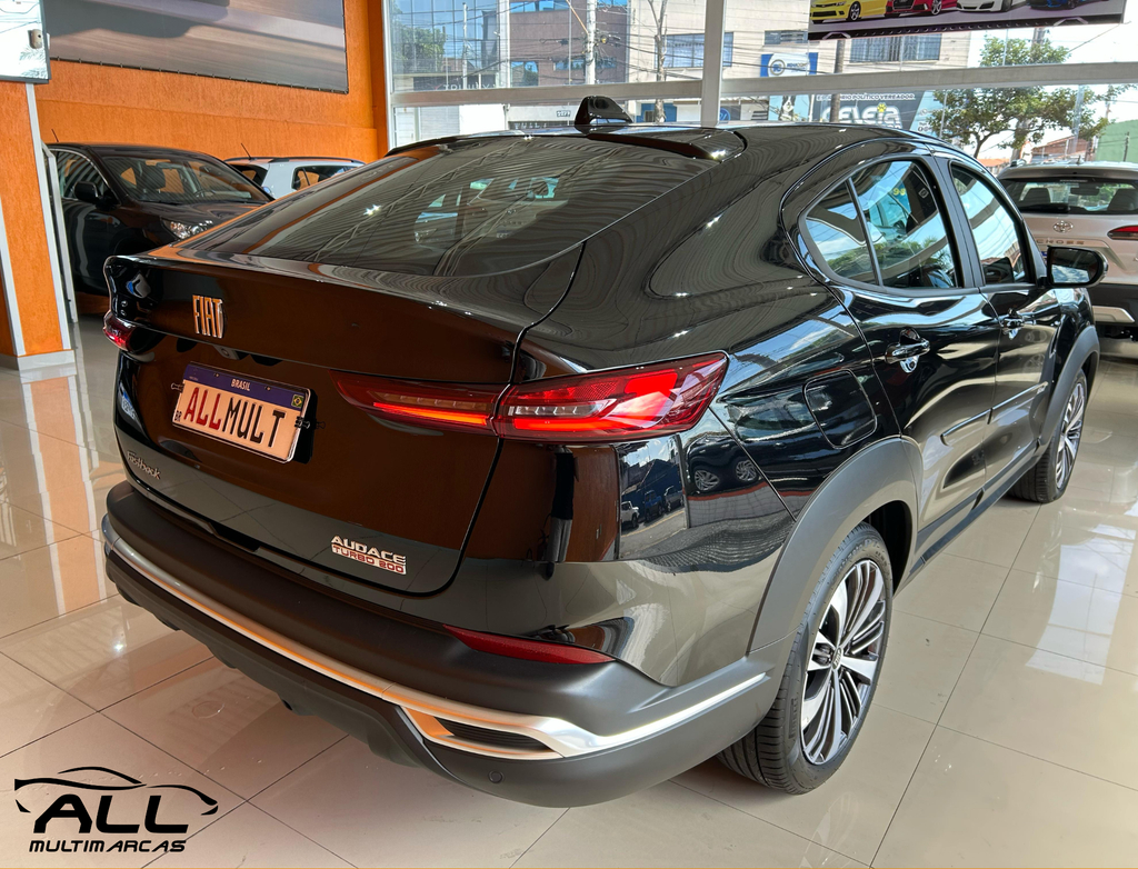 Fiat FASTBACK Preto