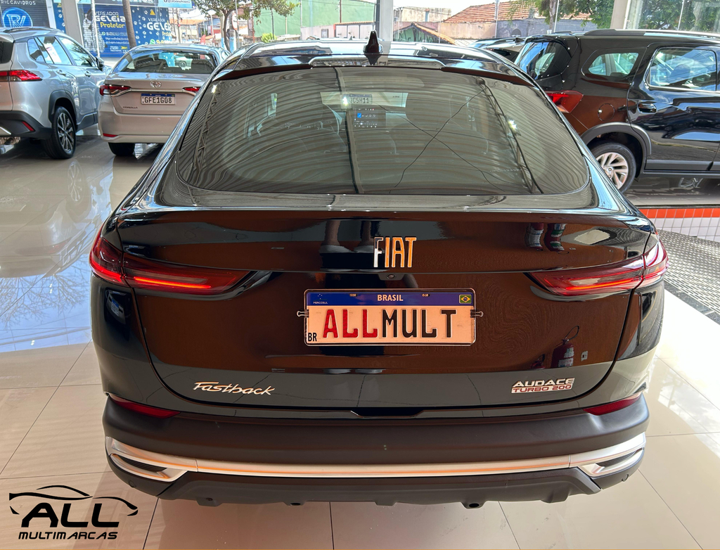 Fiat FASTBACK Preto