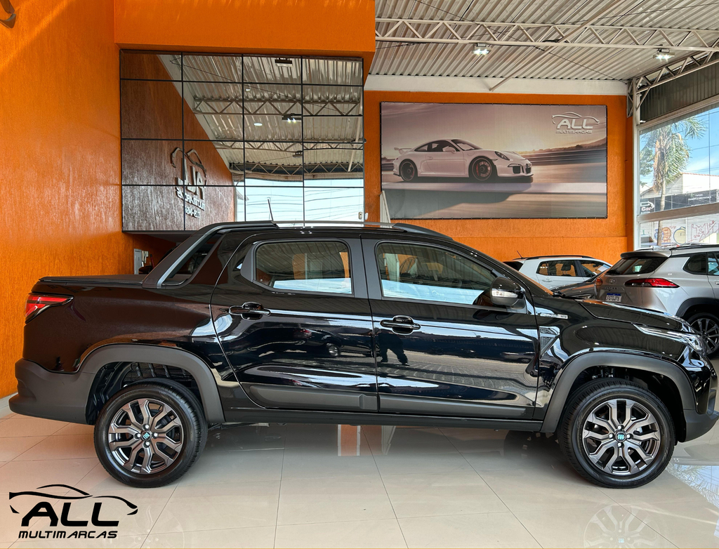 Fiat Strada Preto