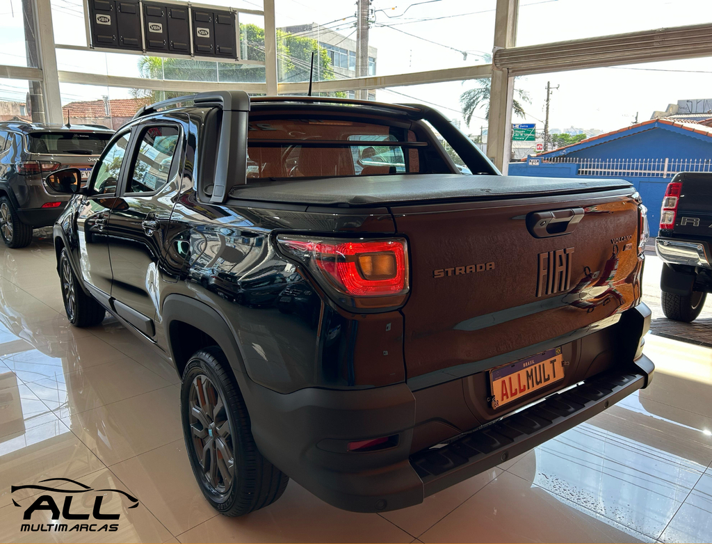 Fiat Strada Preto