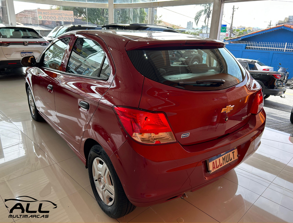 Chevrolet Onix Vermelho