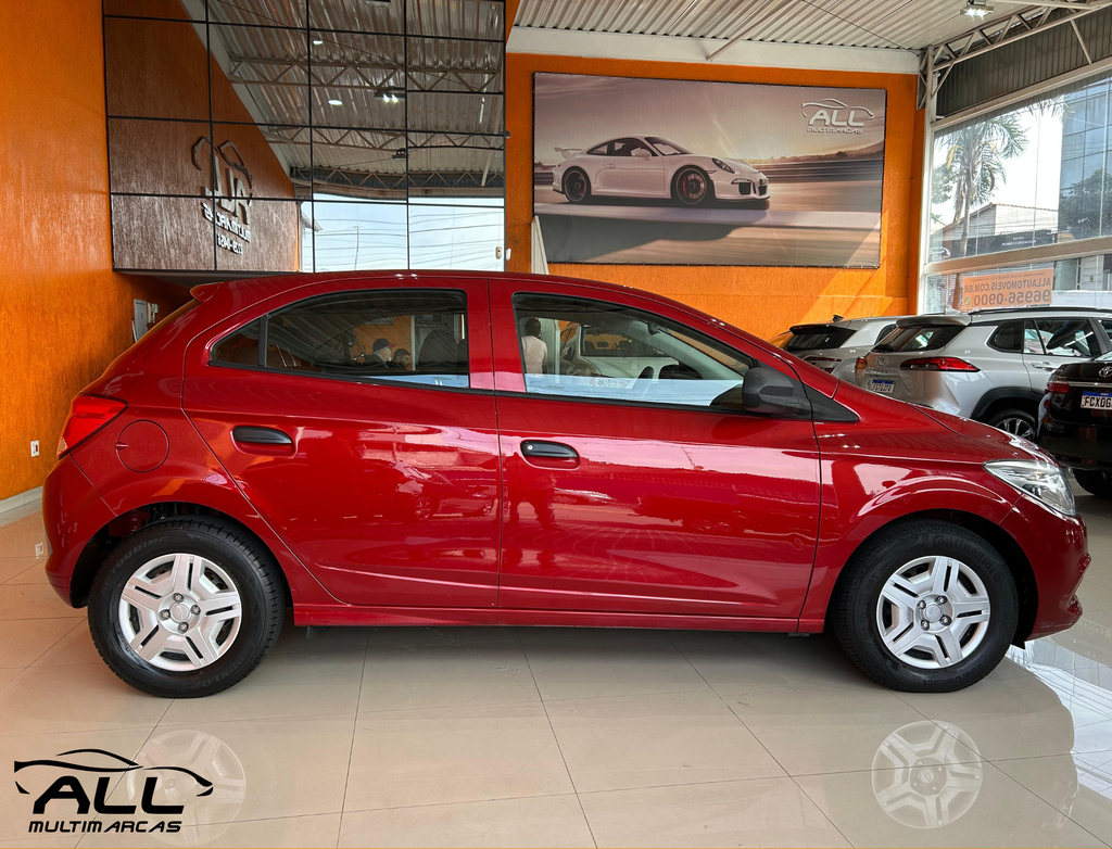 Chevrolet Onix Vermelho
