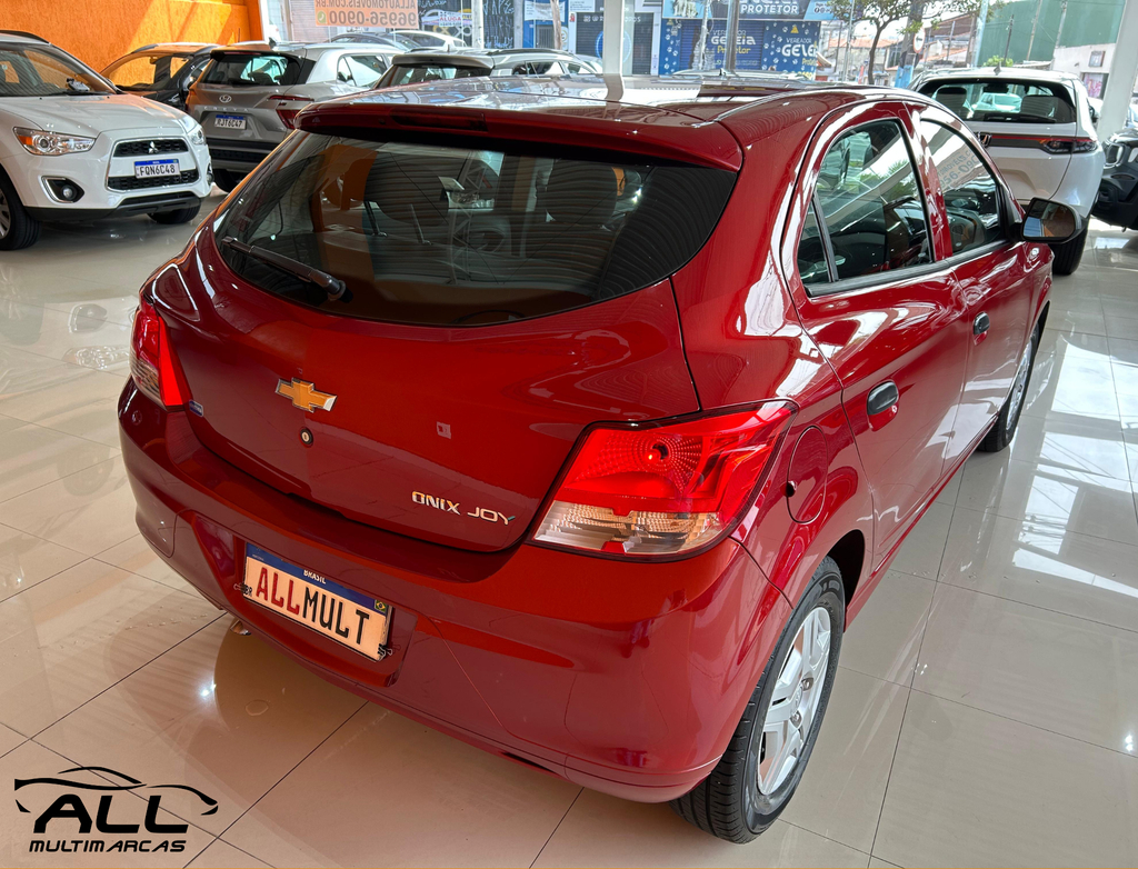 Chevrolet Onix Vermelho